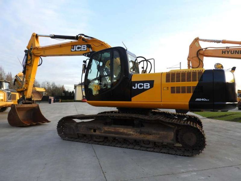 Аренда гусеничного экскаватора JCB JS240
